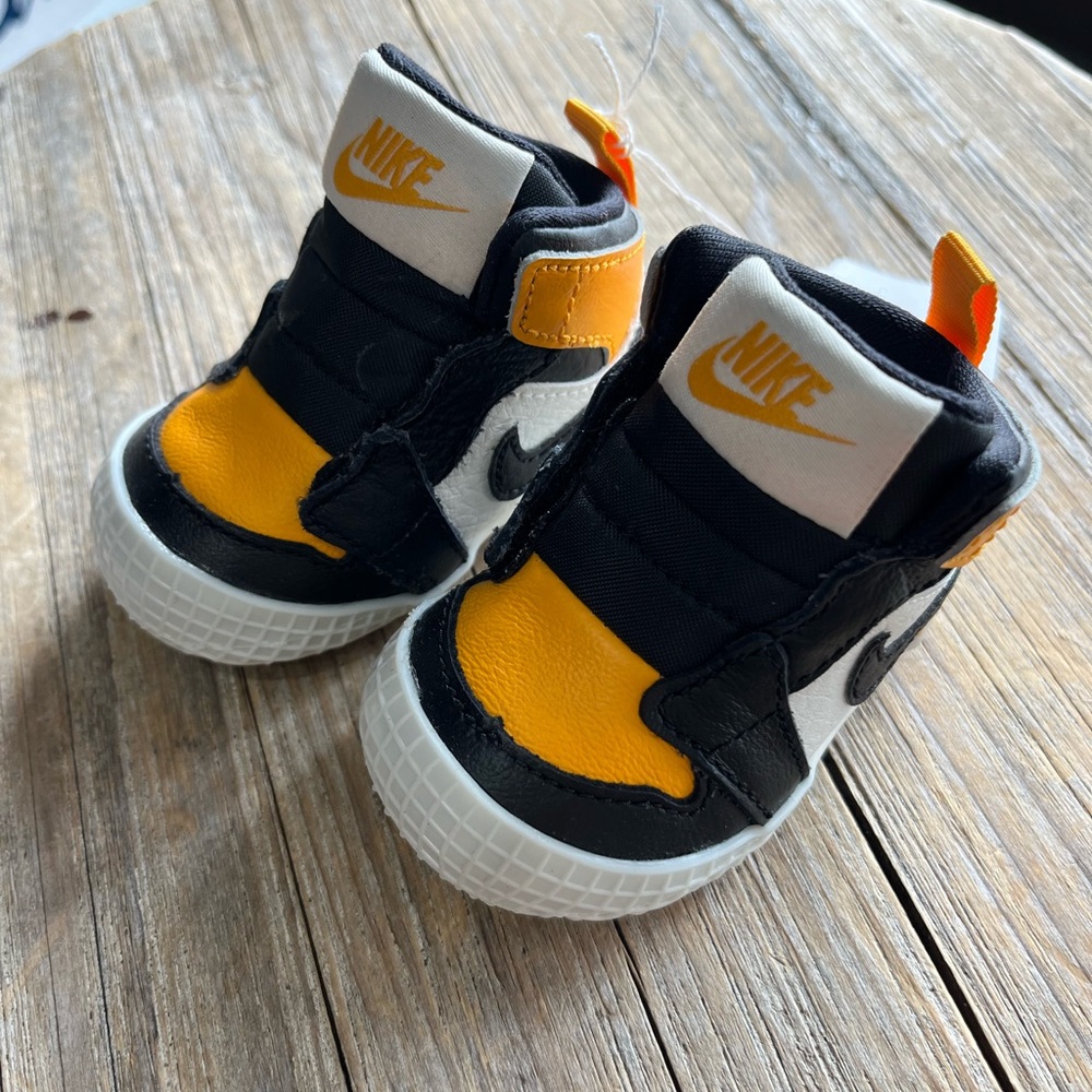 Nike Jordan Retro 1 Crib “University Gold” 1C